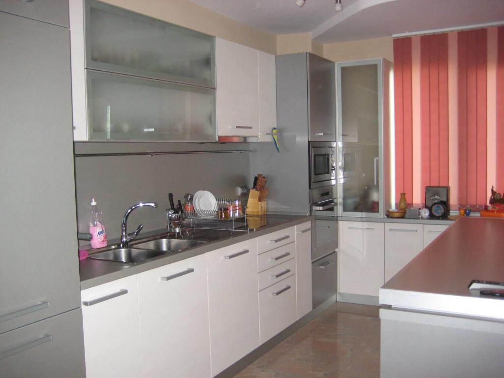 Тристаен апартамент в идеален център на Велико Търново, ID: 2083